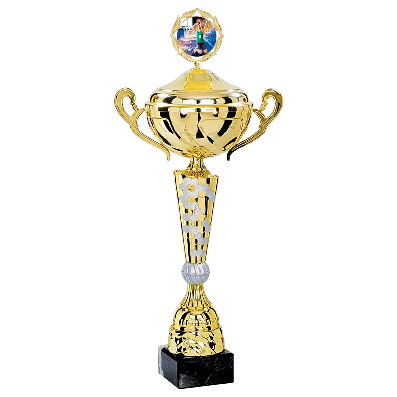 Goldpokal mit Deckel