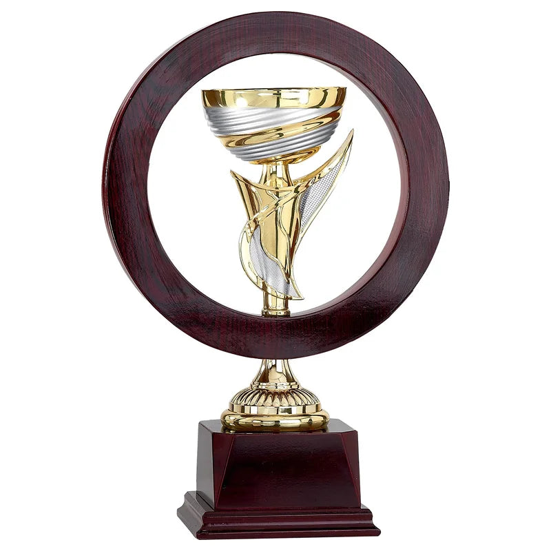 Goldpokal mit Deckel
