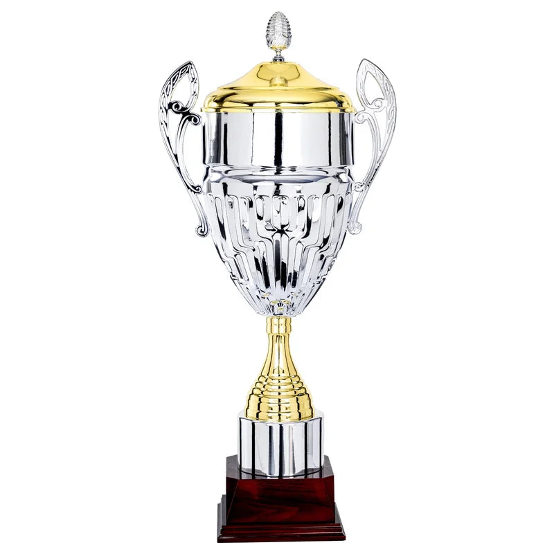 Goldpokal mit Deckel