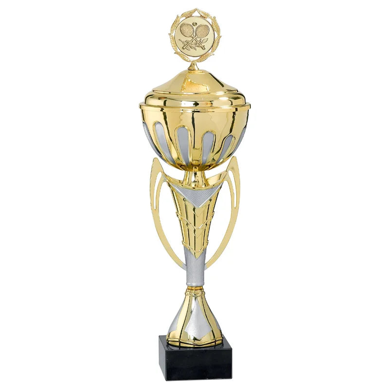Goldpokal mit Deckel
