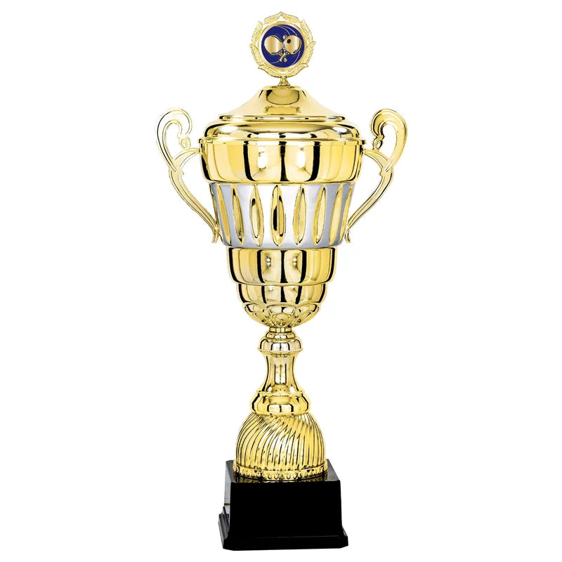 Goldpokal mit Deckel
