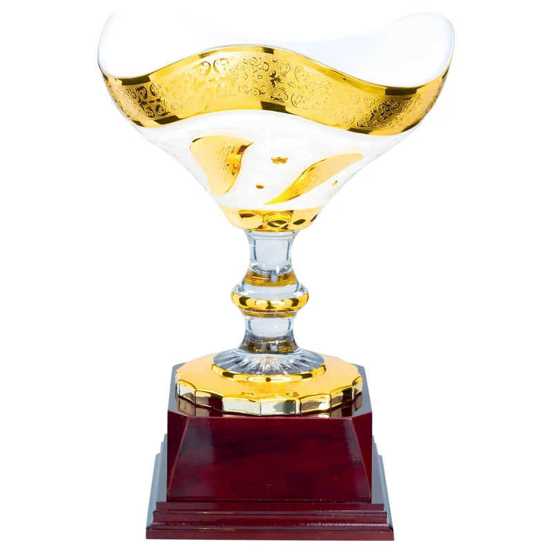 Goldpokal mit Deckel