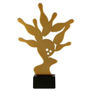 Metalltrophäe auf Marmorsockel Kegeln