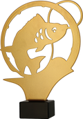 Metalltrophäe auf Marmorsockel Karpfen