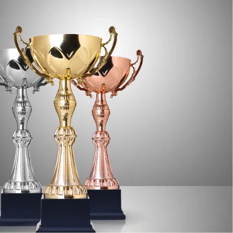 Gold Silber Bronze Pokale – Klassische Siegerehrung